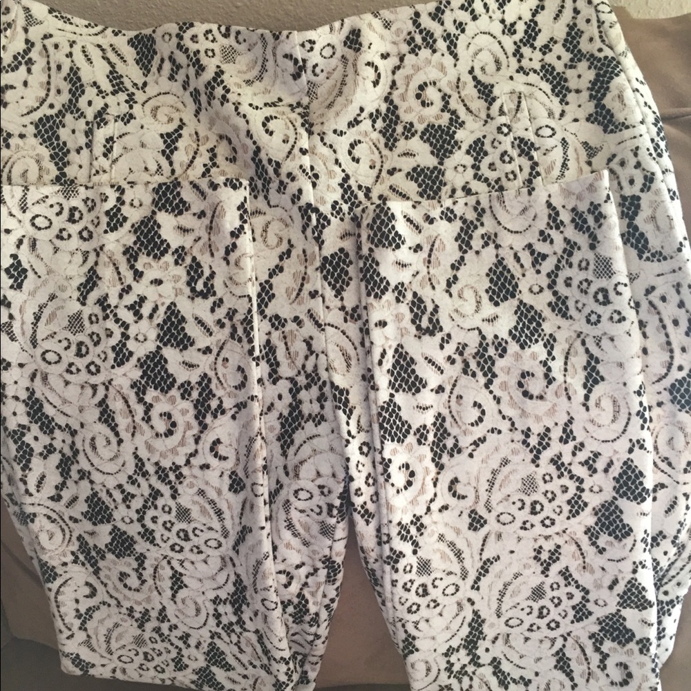 Chico’s black and cream leggings